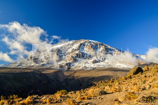 Afbeeldingen van Stunning evening view of Kibo with Uhuru Peak 5895m amsl highest mountain in Africa at Mount KilimanjaroKilimanjaro National Parkseen from Karanga Camp at 3995m amsl Snow and glaciers on summit